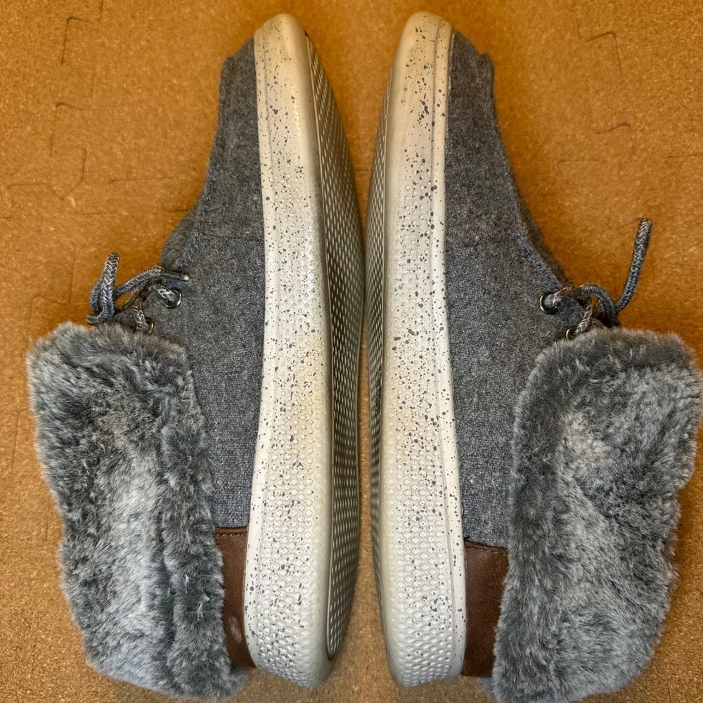 BOBS Skechers Skipper Hang Glider Women 8.5 Gray Faux Fur Loafers 113446